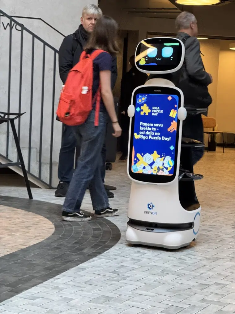 CRC servisa robots bibliotēkā
